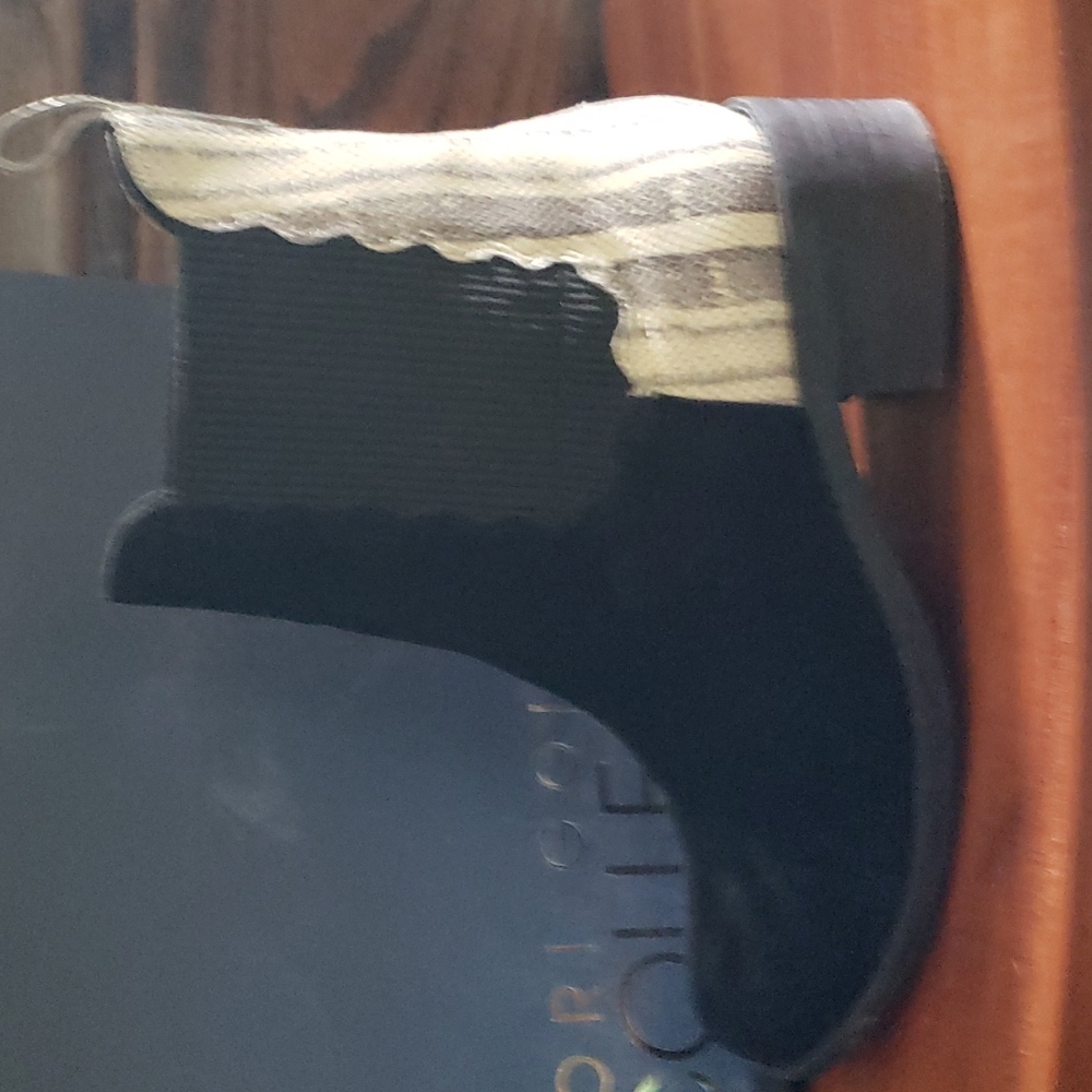 Boots - Picture 2 of 9